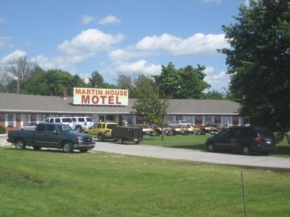 Отель Martin House Motel Brookfield  Брукфилд